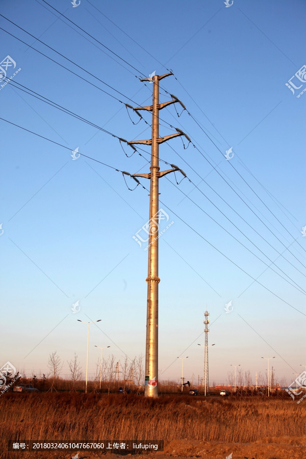 配电技术为何电线NBA押注平台杆上的支架都是银色的为何美国仍大量使用木头电线杆